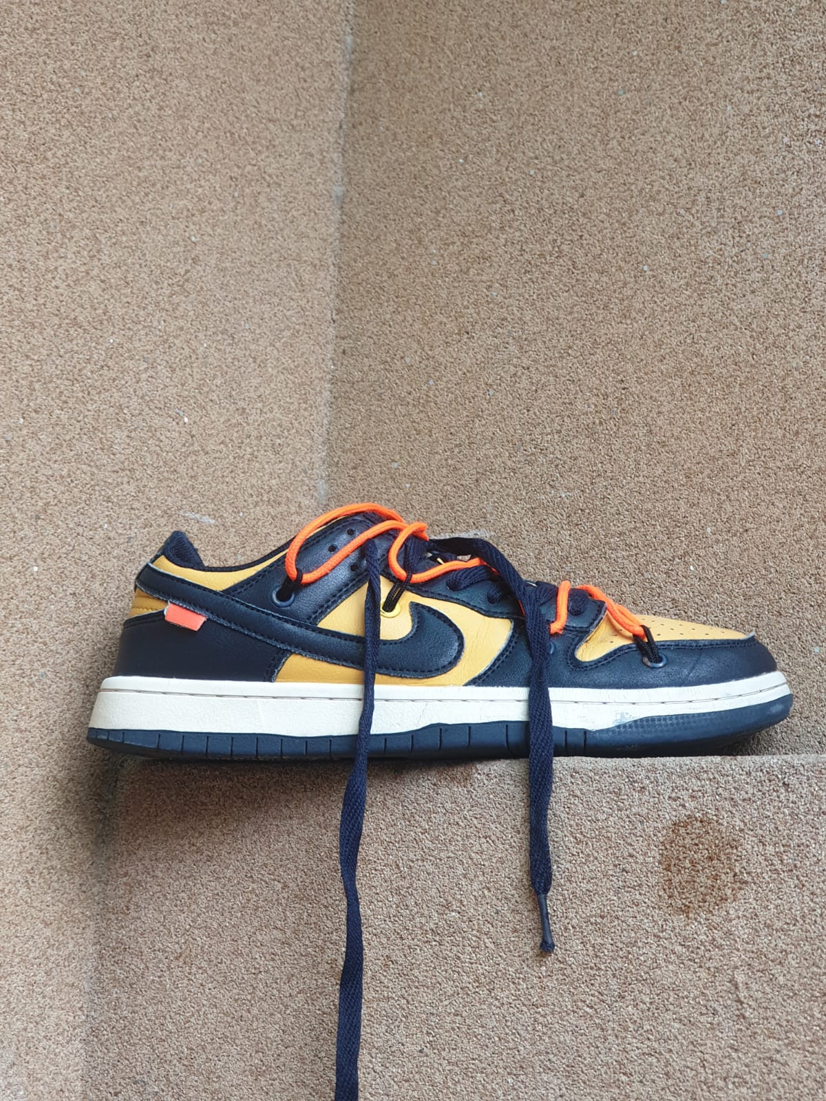 NIKE DUNK LOW X OFF WHITE UNIVERSITY GOLD