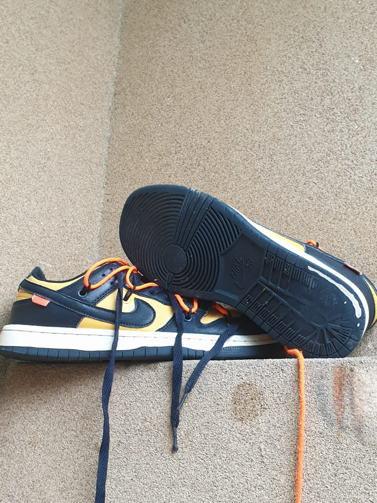 NIKE DUNK LOW X OFF WHITE UNIVERSITY GOLD