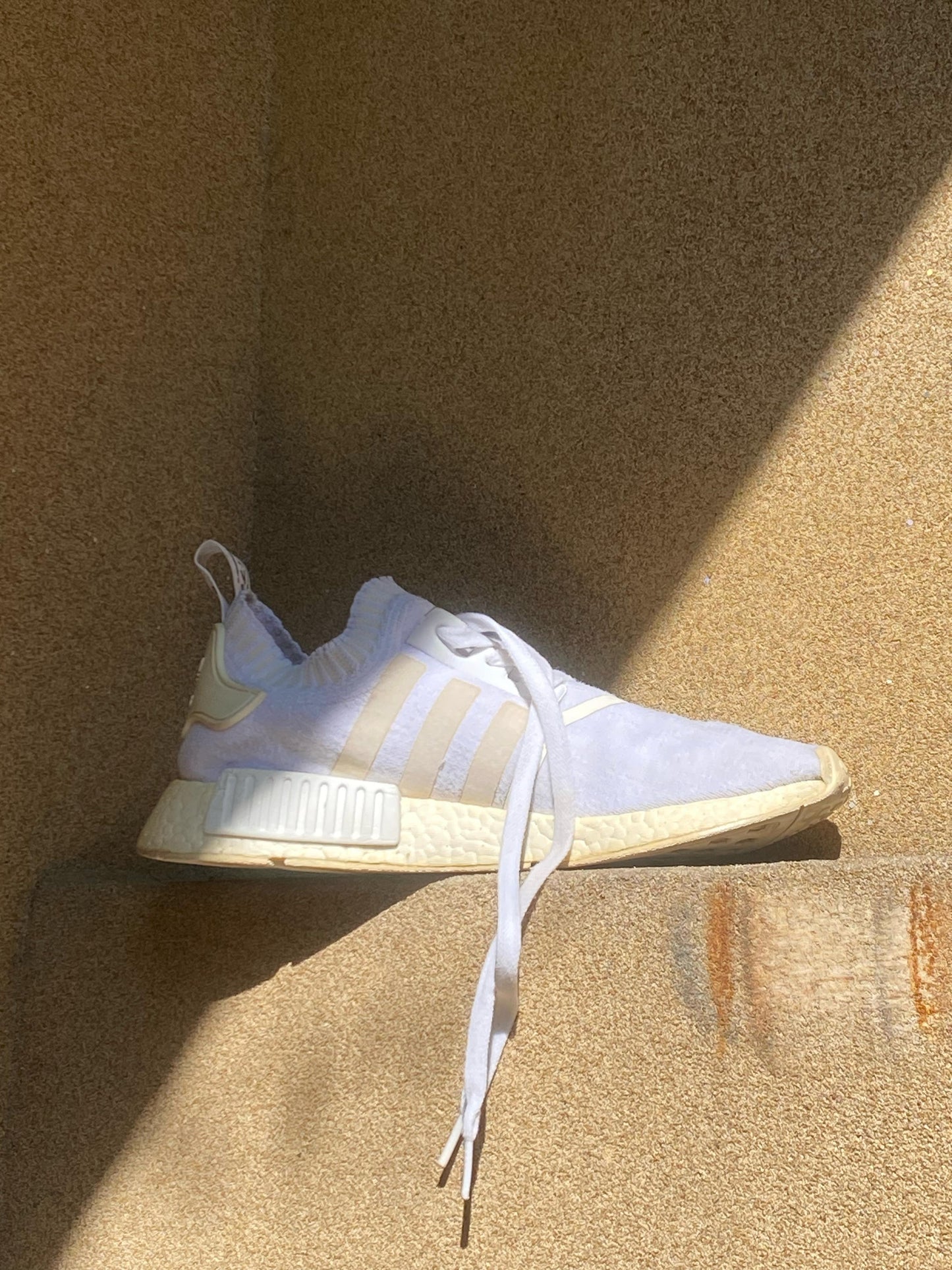 ADIDAS BOOST NMD R1