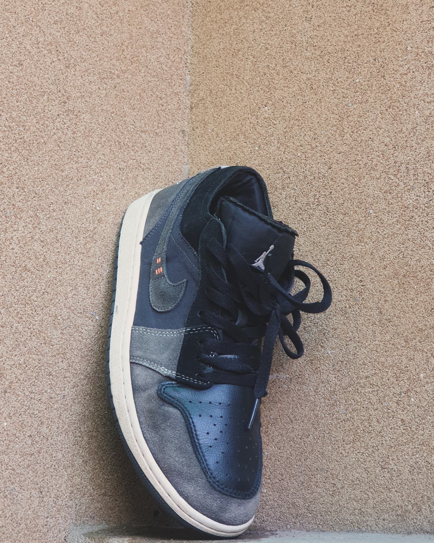 NIKE AIR JORDAN 1 LOW SE CRAFT INSIDE OUT BLACK/ CEMENT GREY π