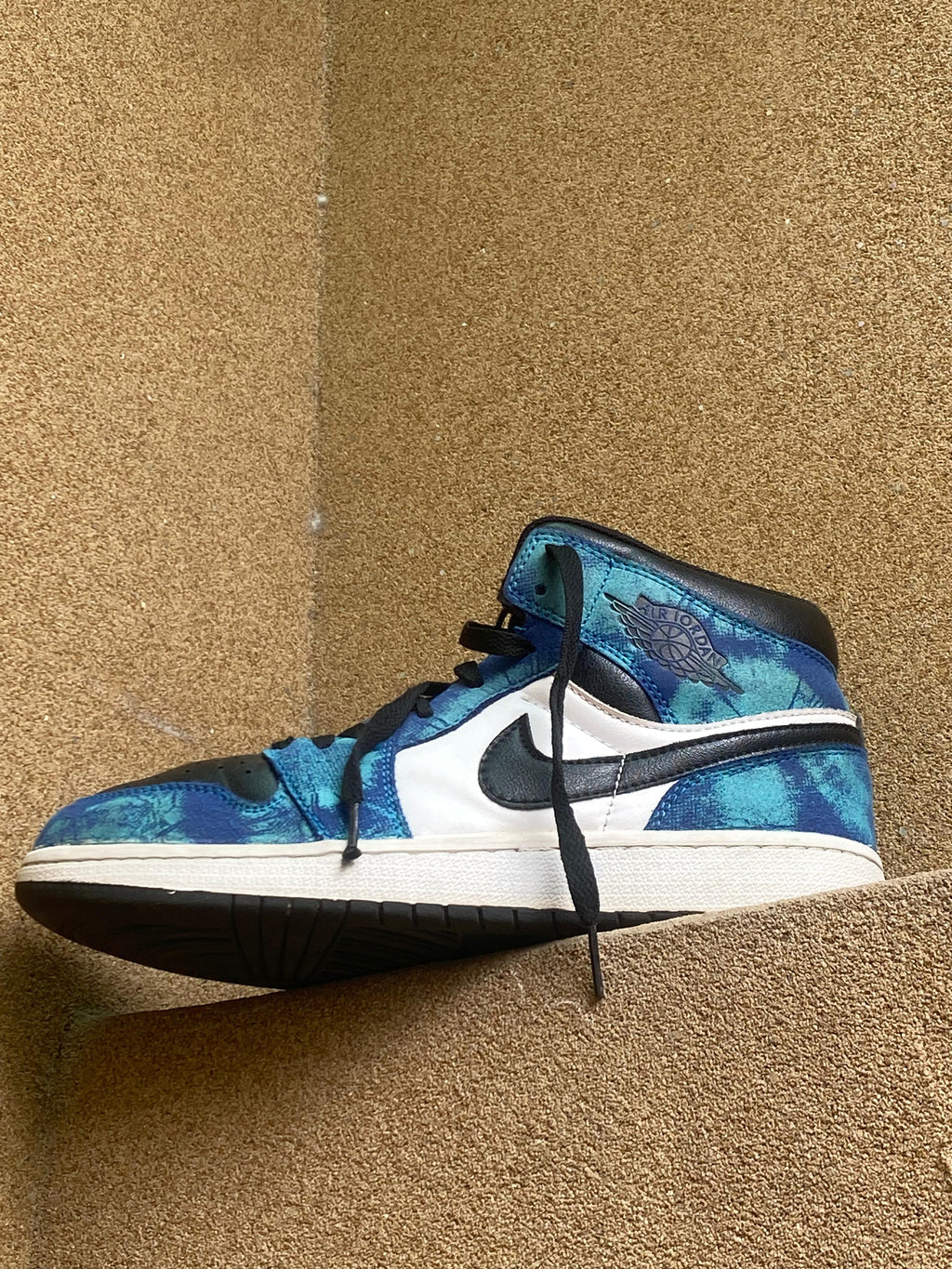 AIR JORDAN 1 MID RETRO HI TIE 💙