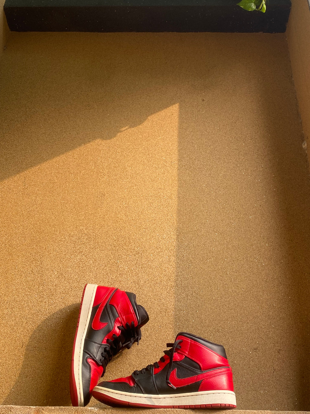 AIR JORDAN 1 MID BANNED BLACK RED RETRO 👺