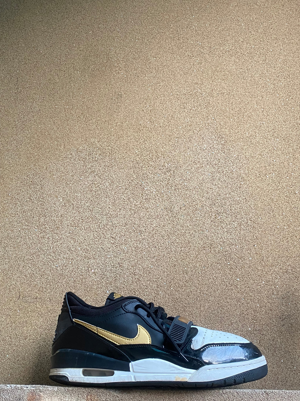 JORDAN LEGACY 312 LOW BLACK METALLIC 🪽