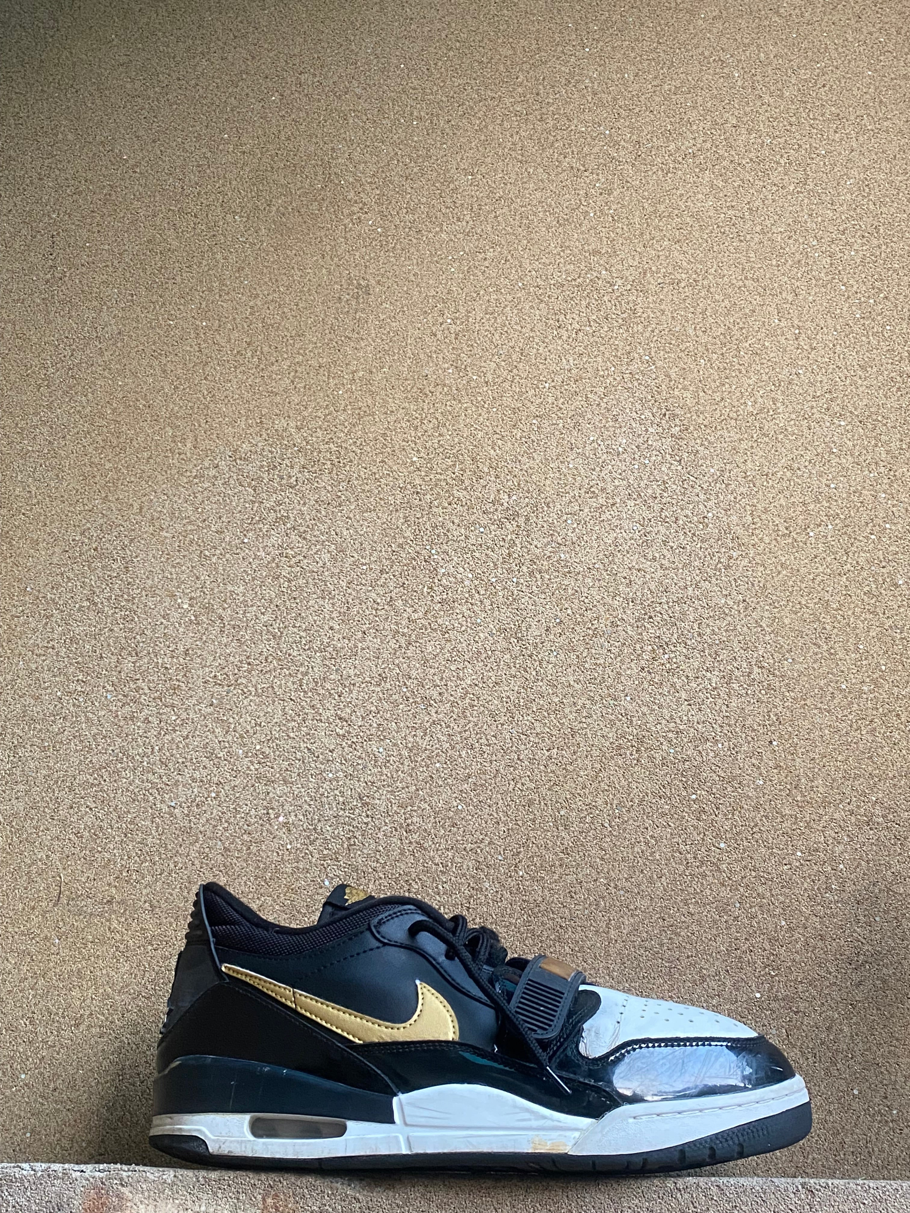 JORDAN LEGACY 312 LOW BLACK METALLIC 🪽