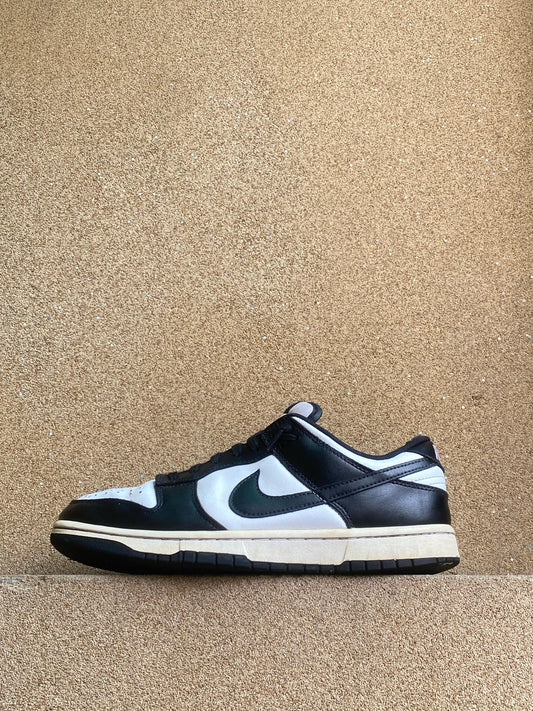NIKE 🐼