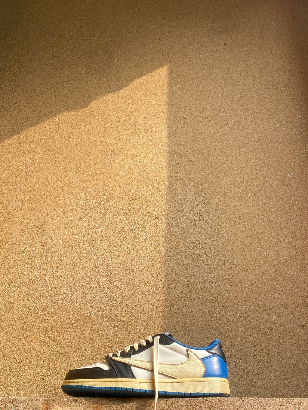 NIKE AIR JORDAN 1 FRAGMENT X TRAVIS SCOTT