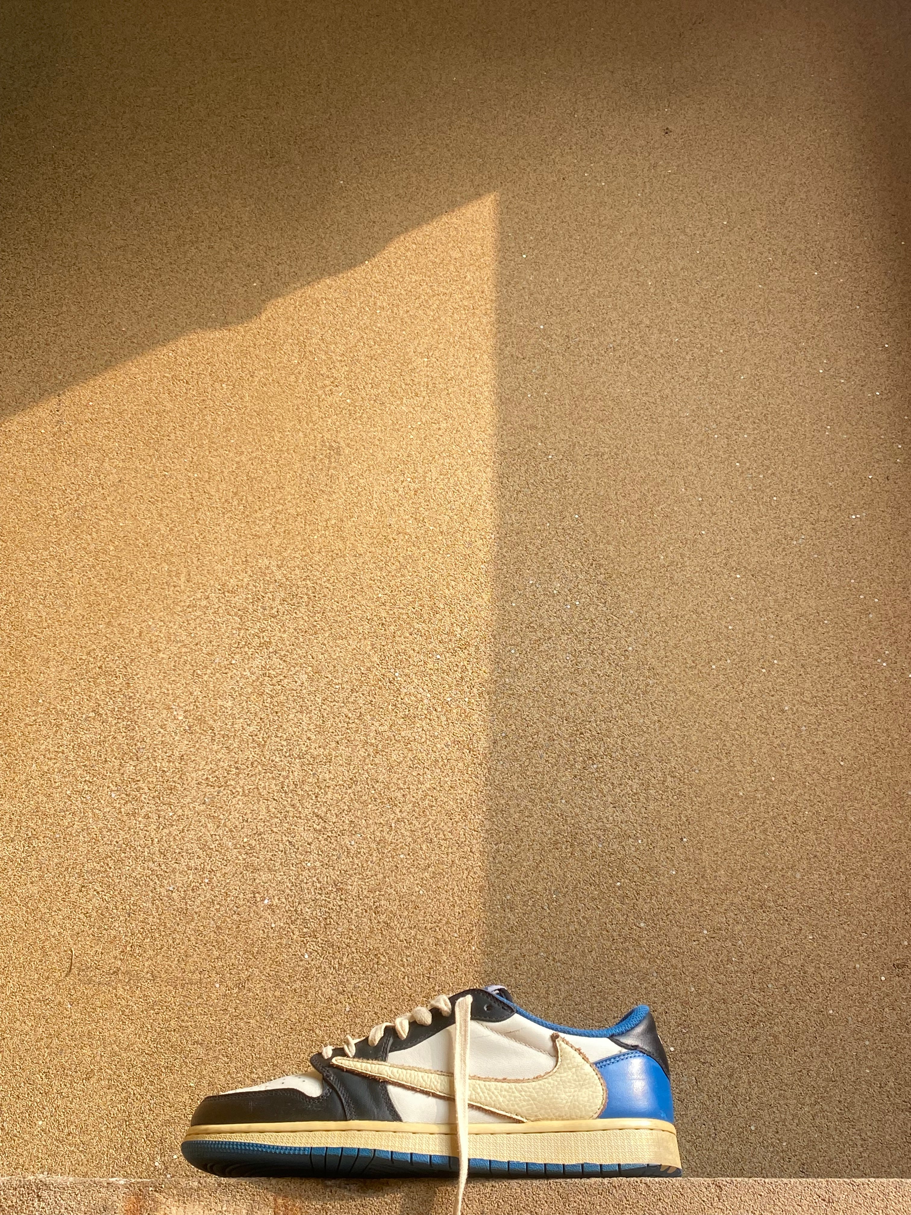 NIKE AIR JORDAN 1 FRAGMENT X TRAVIS SCOTT