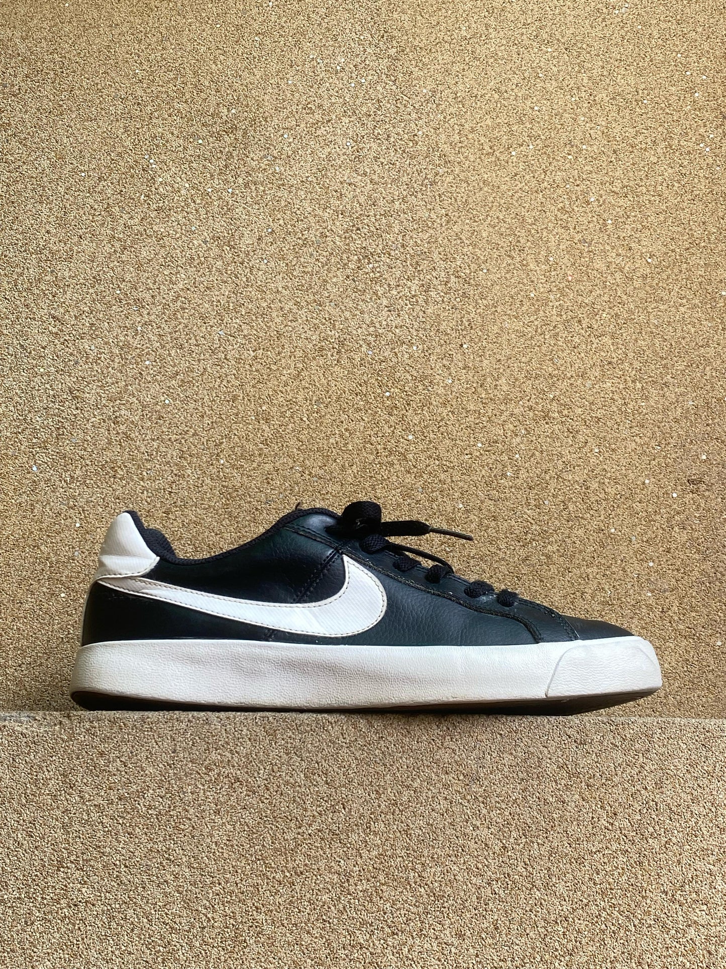 NIKE COURT ROYALE AC