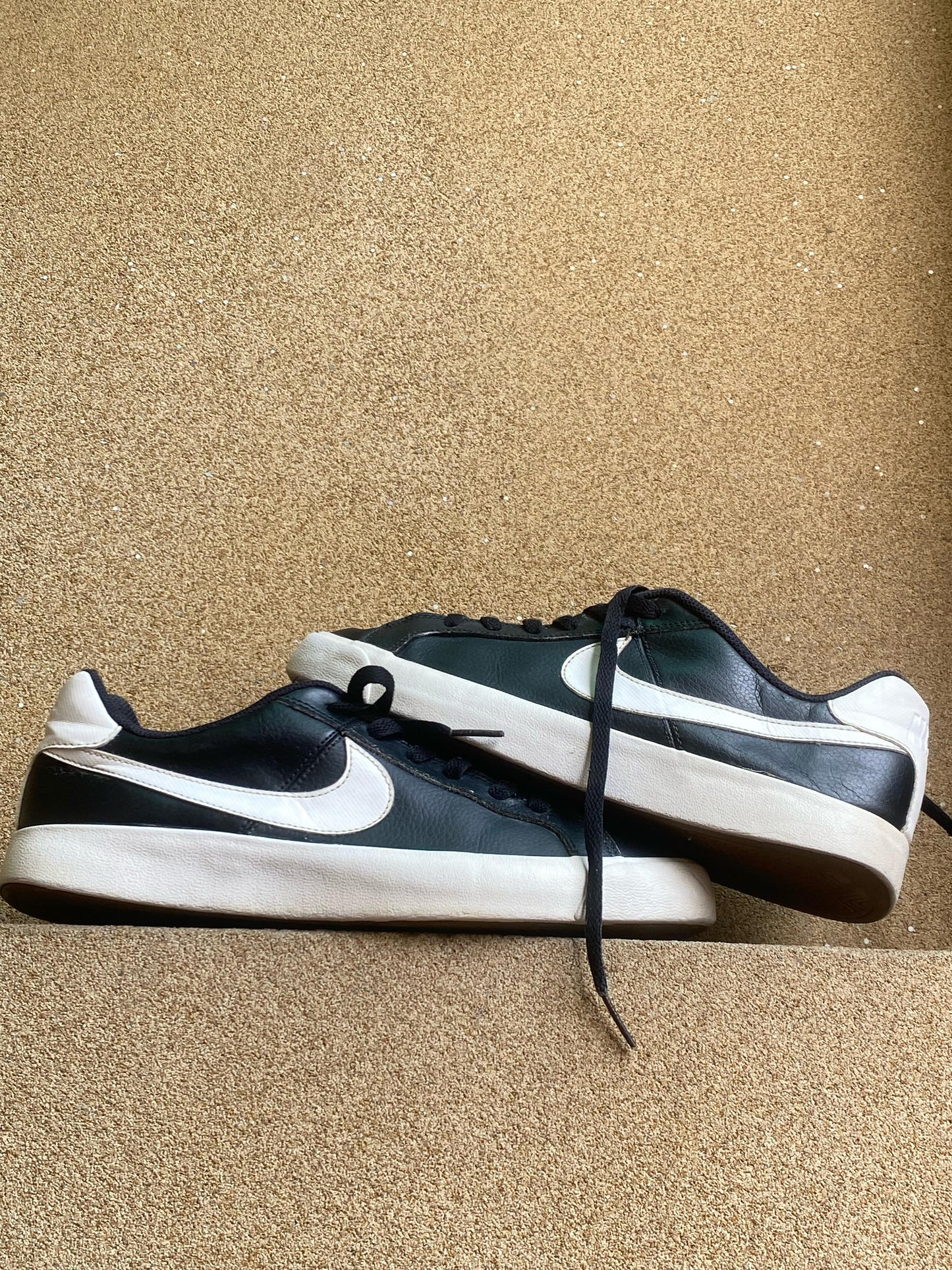 NIKE COURT ROYALE AC