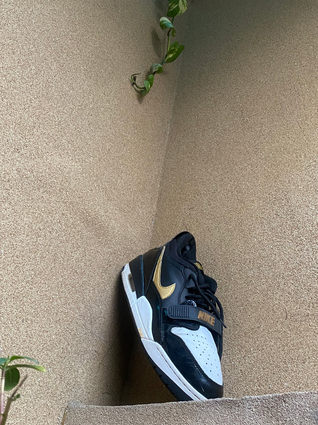 JORDAN LEGACY 312 LOW BLACK METALLIC 🪽