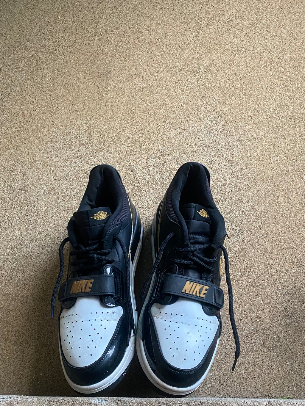 JORDAN LEGACY 312 LOW BLACK METALLIC 🪽