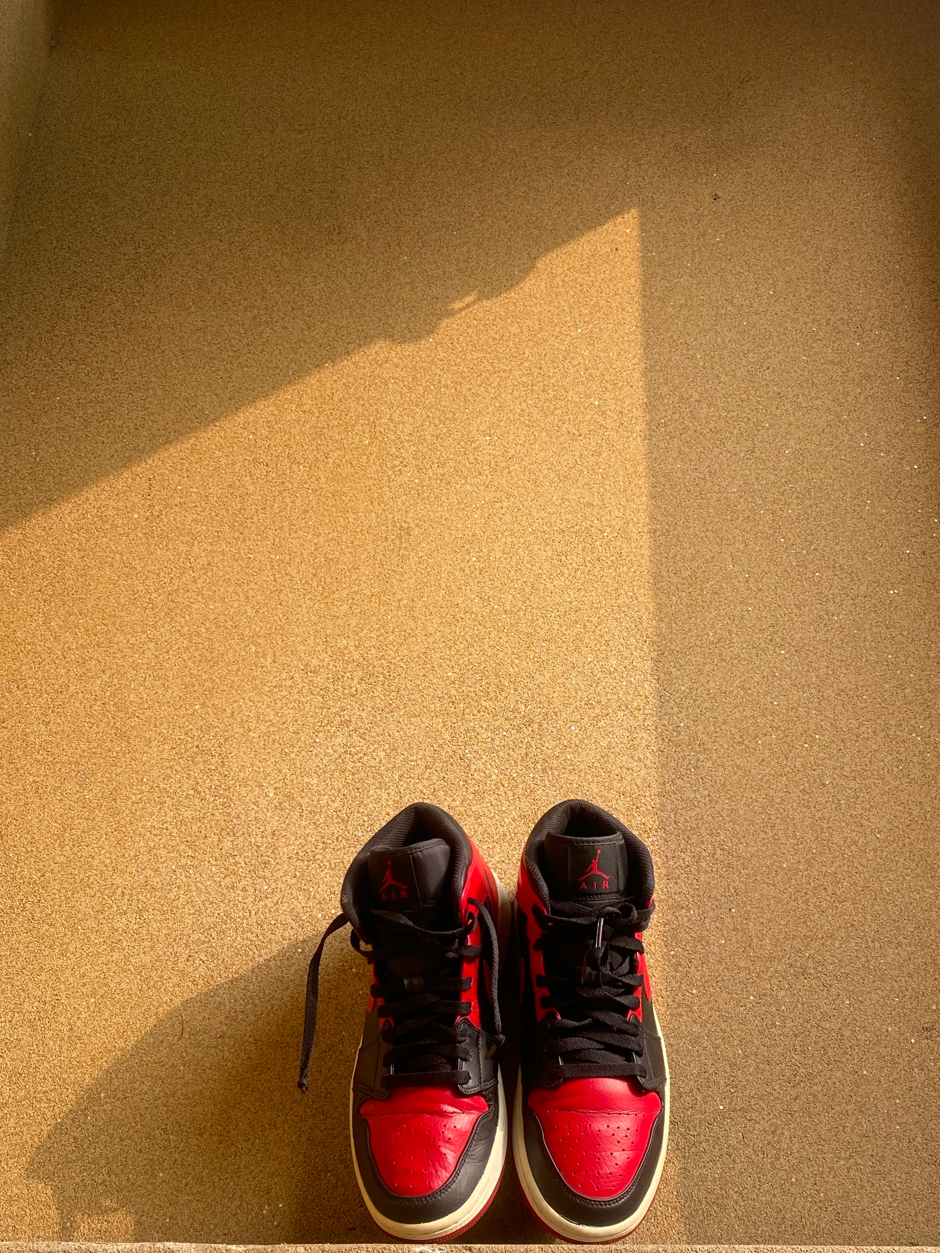 AIR JORDAN 1 MID BANNED BLACK RED RETRO 👺