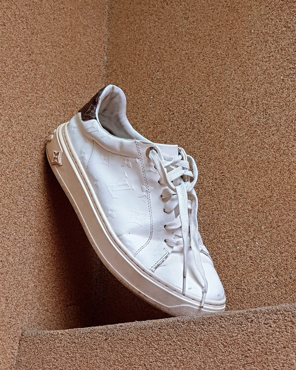 ( PREMIUM) LOUIS VUITTON TIME OUT SNEAKER 👑