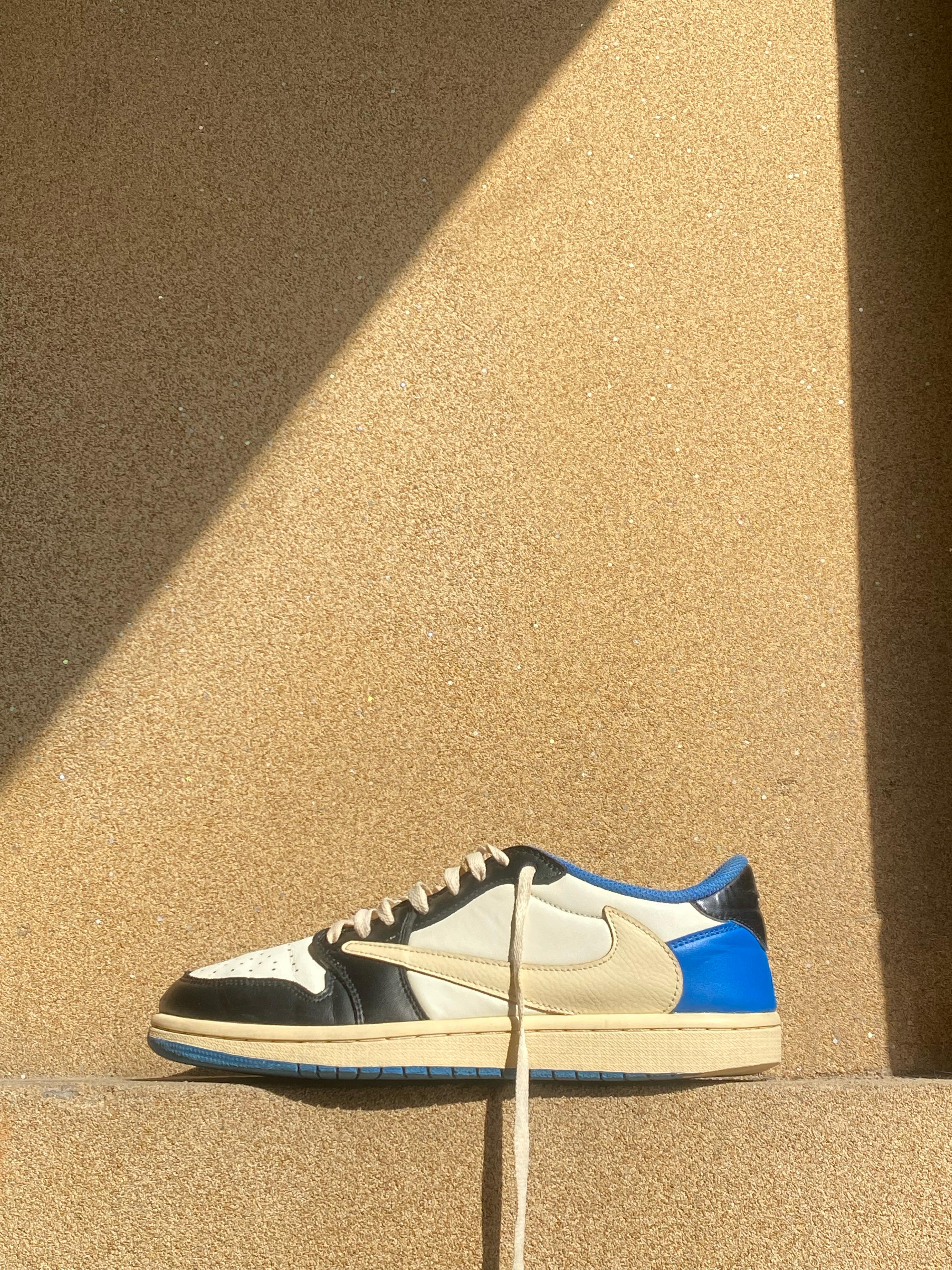 NIKE AIR JORDAN 1 FRAGMENT X TRAVIS SCOTT