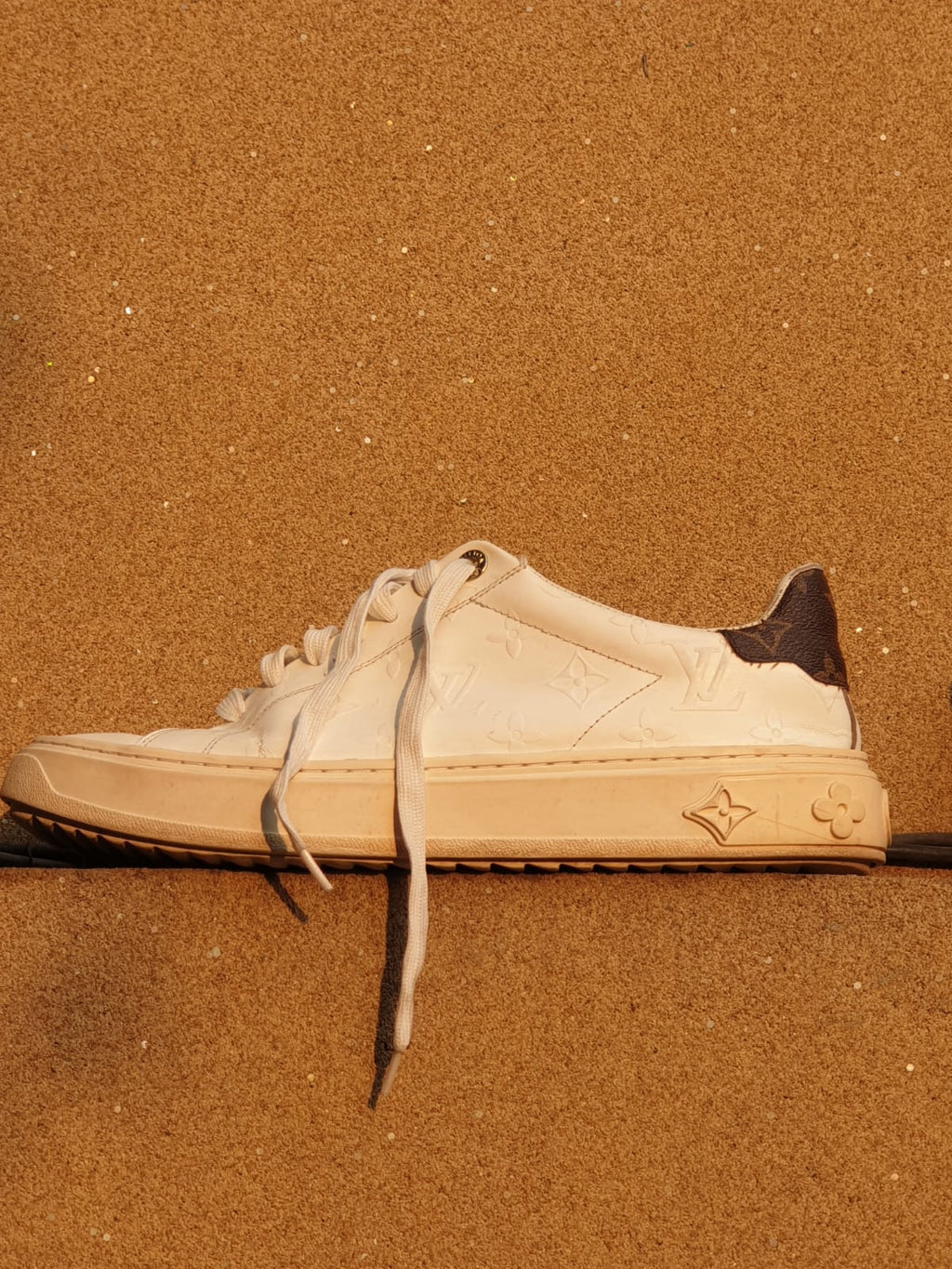 ( PREMIUM) LOUIS VUITTON TIME OUT SNEAKER 👑