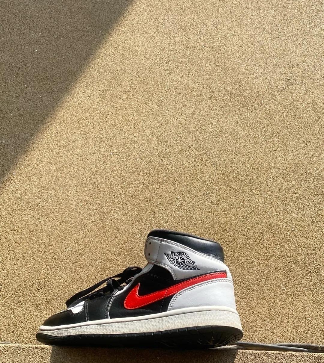 NIKE AIR JORDAN 1 MID CHILLI RED