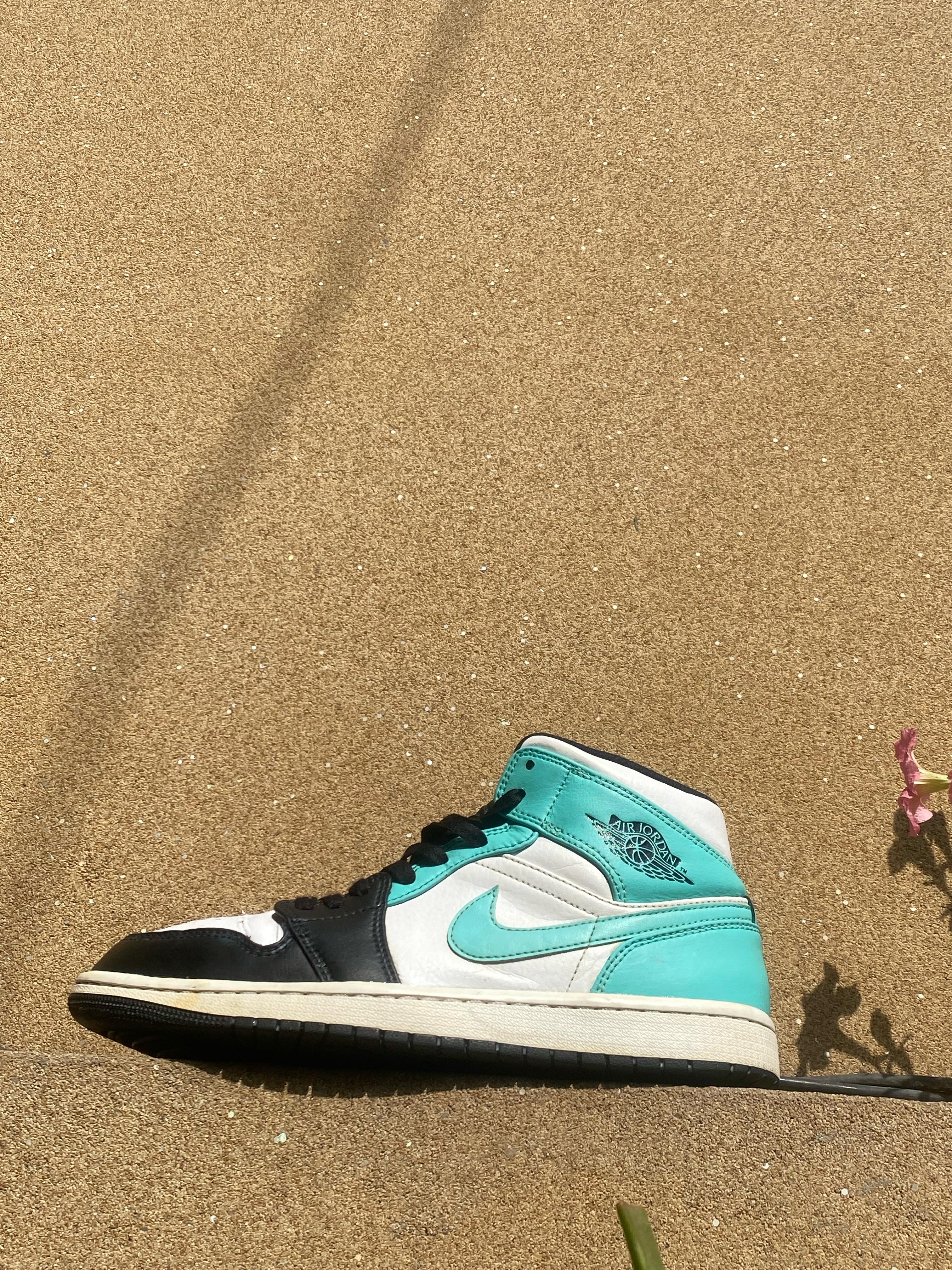 NIKE AIR JORDAN 1 RETRO MID OG ISLAND 🏝