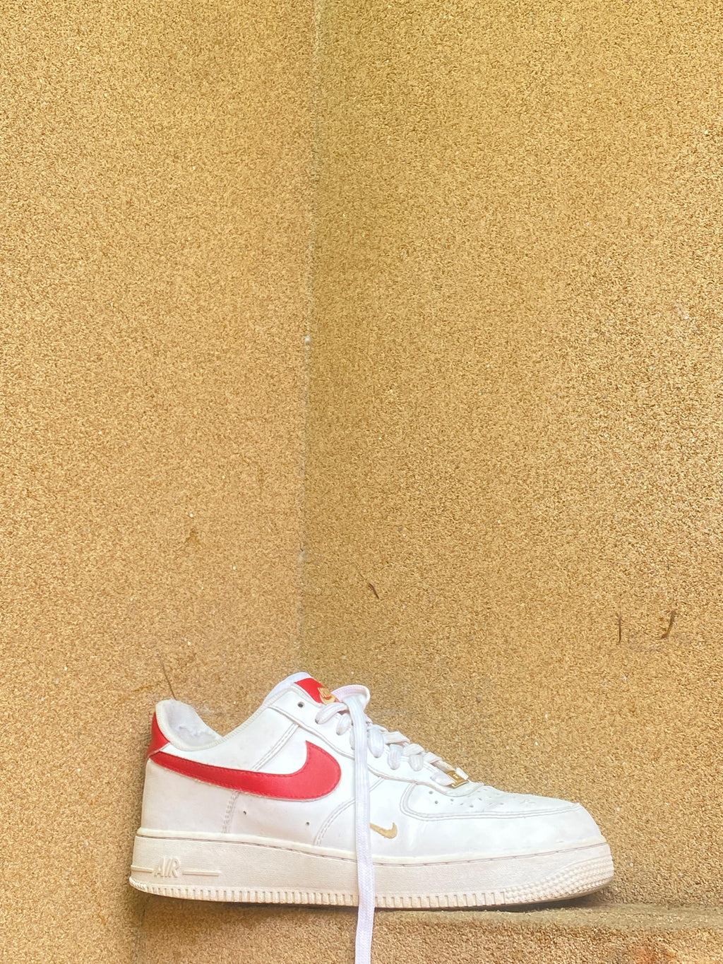 NIKE AIR FORCE 1 07 WHITE GYM RED 🐞