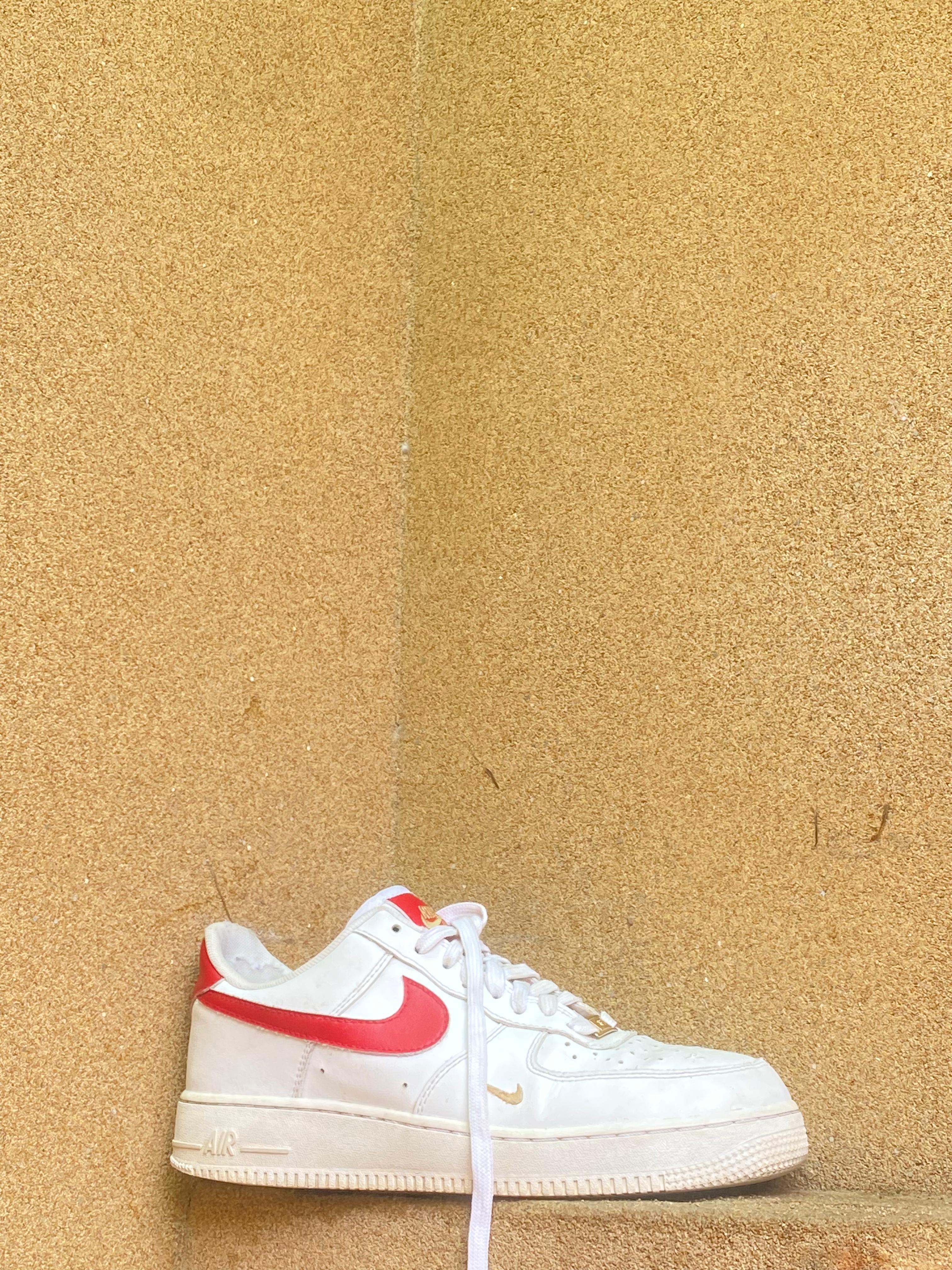 NIKE AIR FORCE 1 07 WHITE GYM RED 🐞