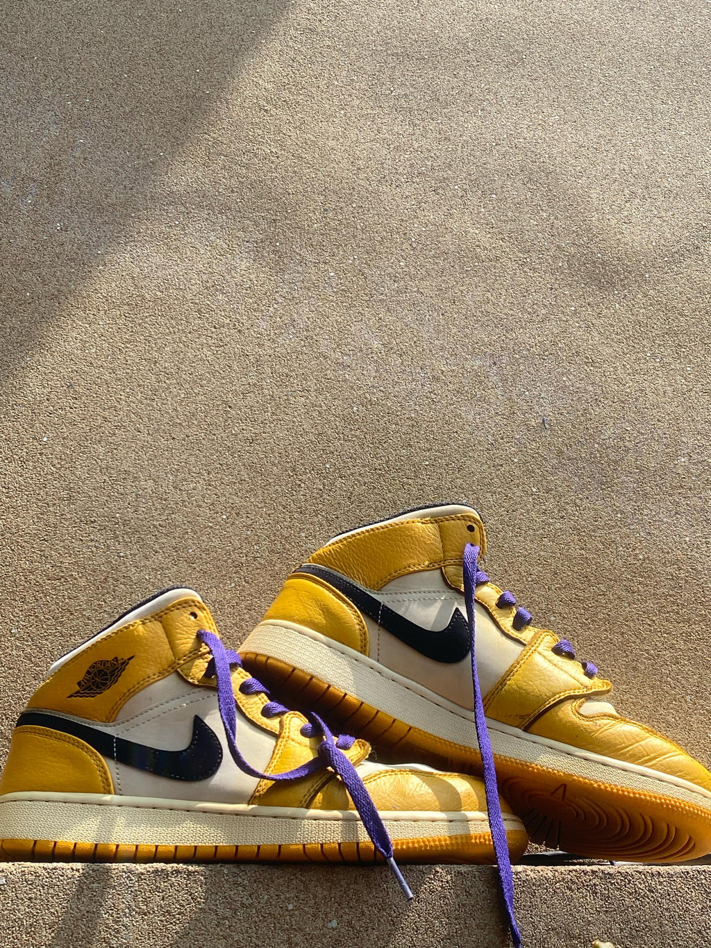 NIKE AIR JORDAN 1 MID LAKERS