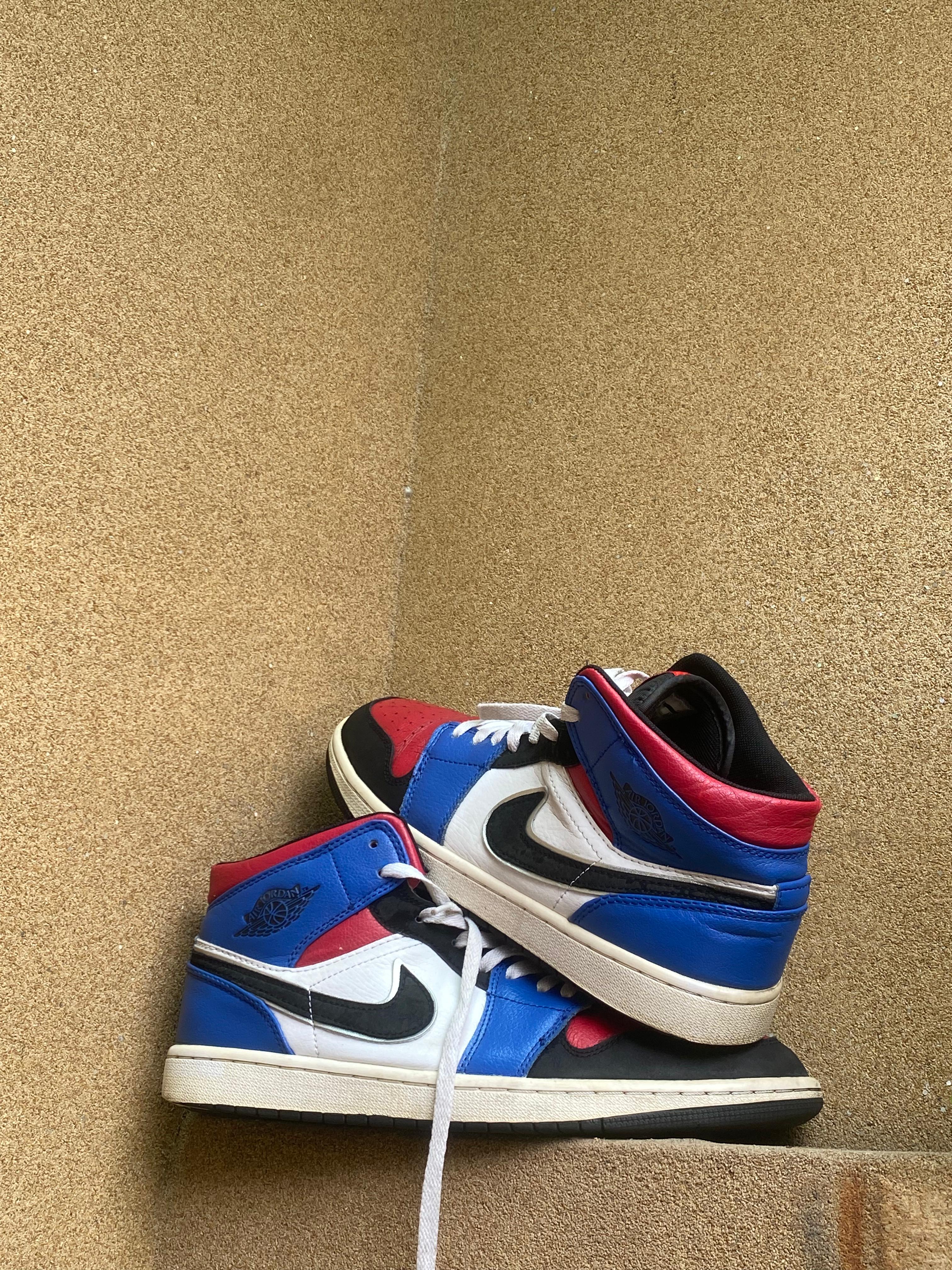 NIKE AIR JORDAN 1 RETRO MID