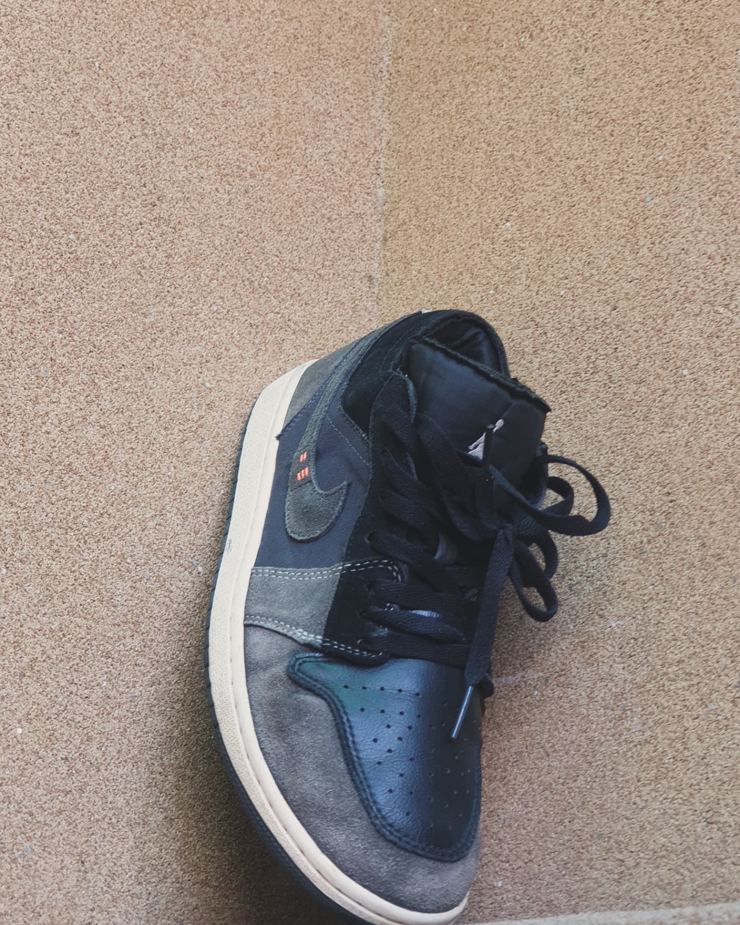 NIKE AIR JORDAN 1 LOW SE CRAFT INSIDE OUT BLACK/ CEMENT GREY 🌘