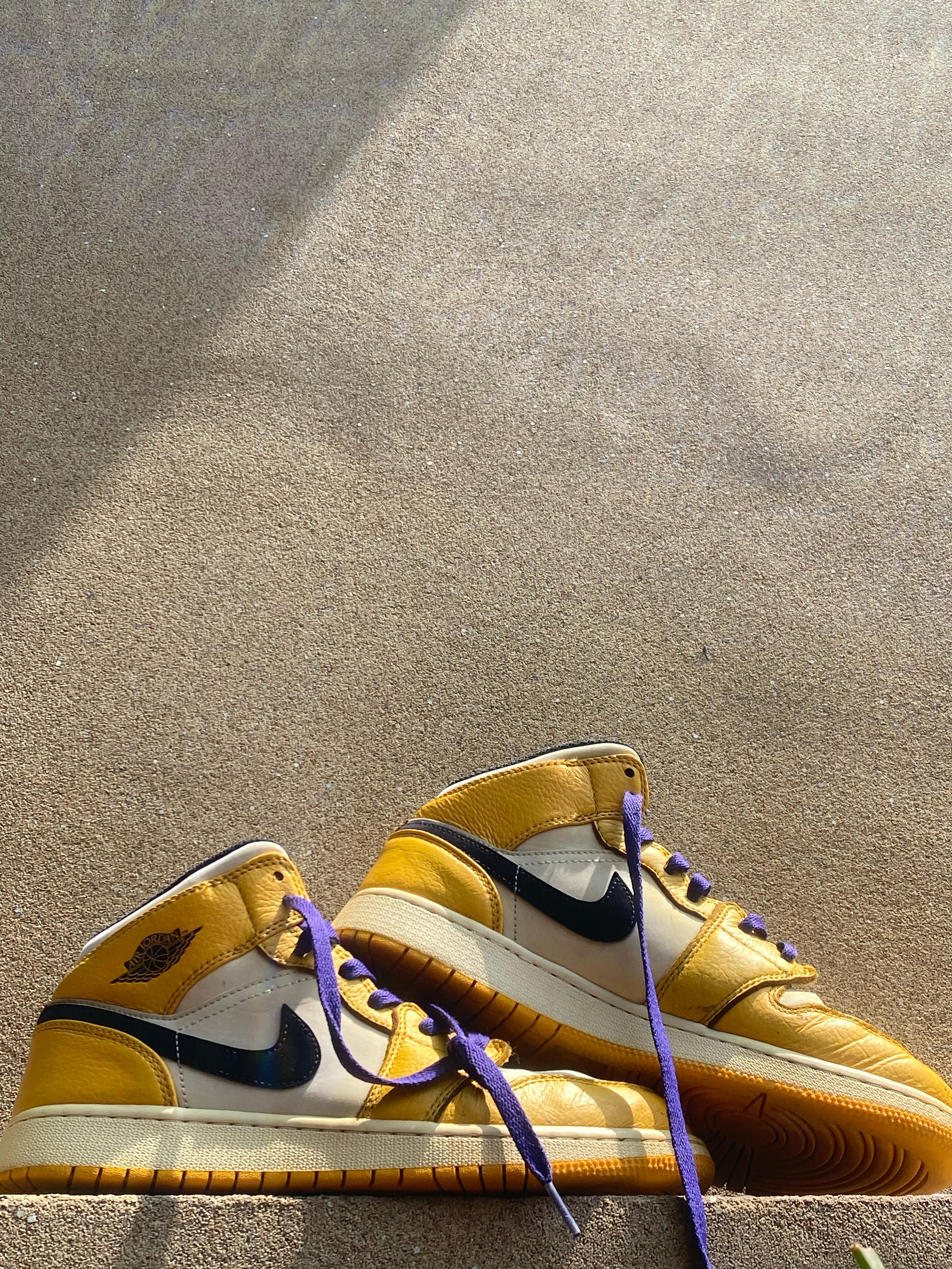 NIKE AIR JORDAN 1 MID LAKERS