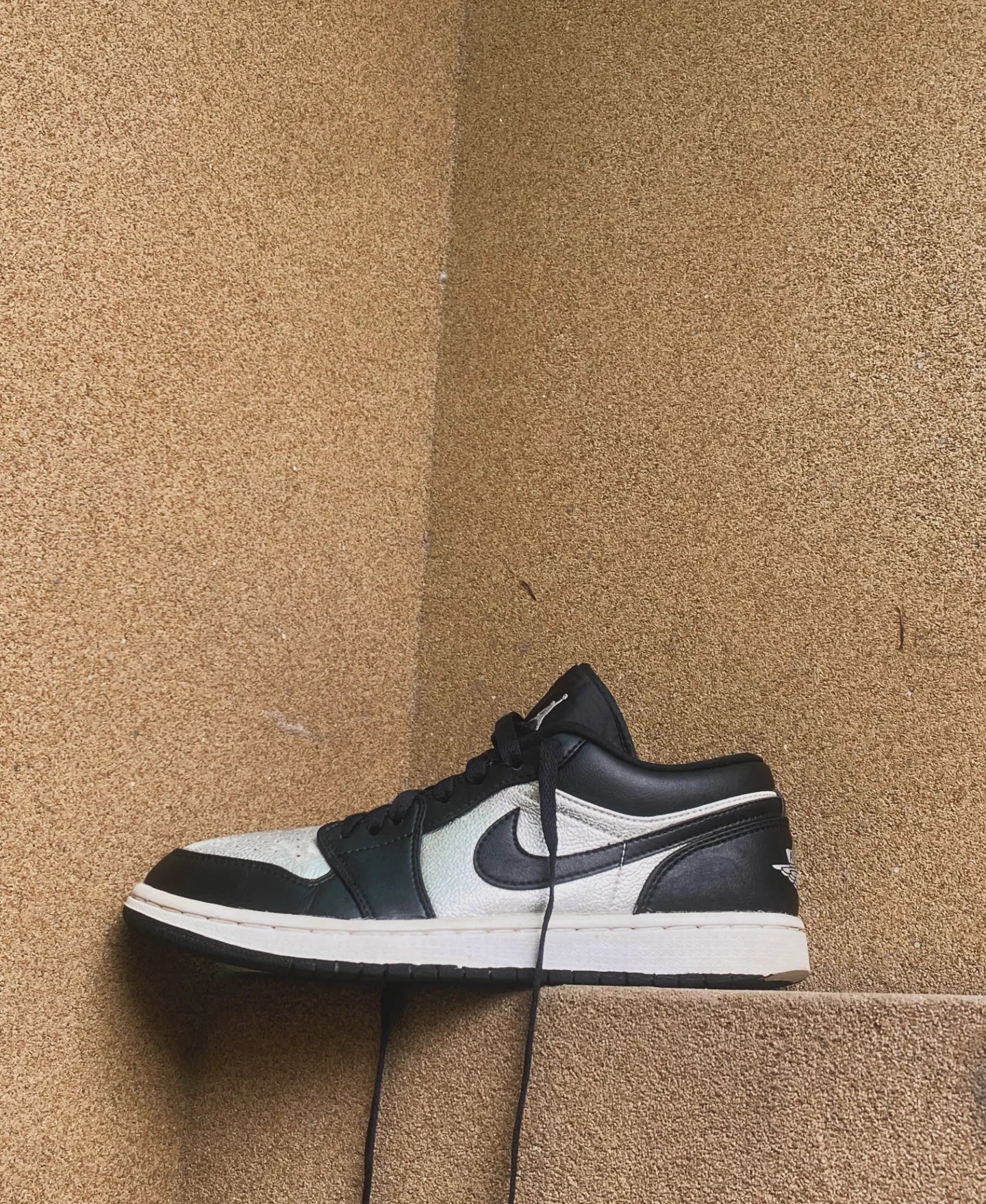 NIKE AIR JORDAN 1 LOW S E SILVER