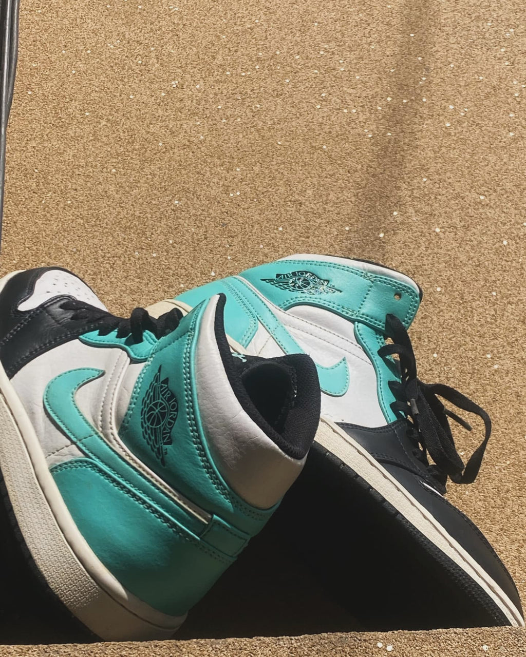 NIKE AIR JORDAN 1 RETRO MID OG ISLAND 🏝